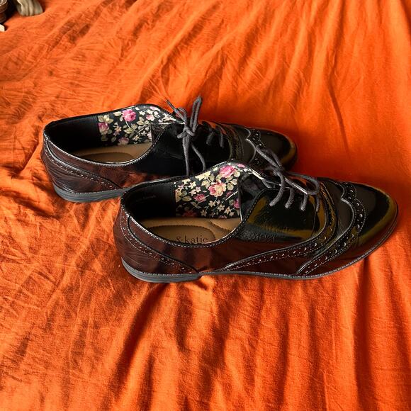 Black Womens Size 8 Lace Up Oxford, Patent Finish, Rubber Soles Brogue Detail - Picture 5 of 5